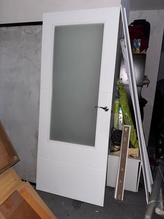Puerta interior blanca con cristal