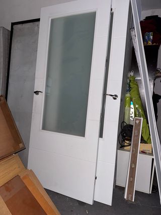 Puerta interior blanca con cristal