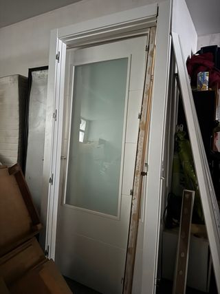 Puerta interior blanca con cristal