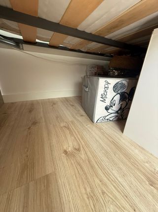 Cama alta con escritorio y almacenaje