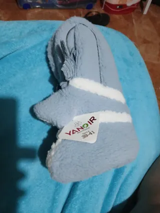 Zapatillas de estar por casa azules y blancas