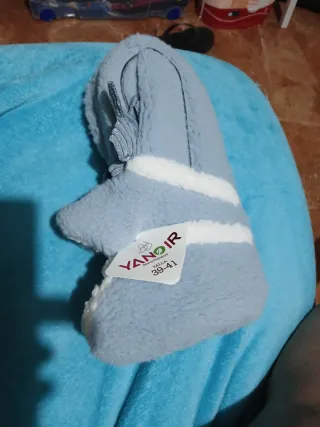 Zapatillas de estar por casa azules y blancas