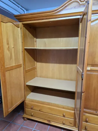 Armario clásico de madera