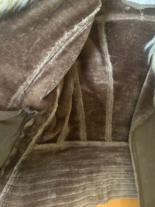 Chaqueta Guess con cuello de pelo