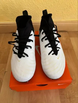Botas Fútbol Nike Phantom Luna MG Niños