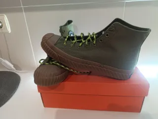 Zapatillas altas verdes y marrones