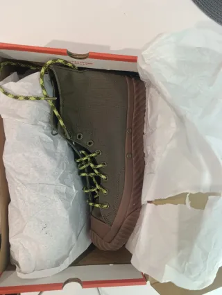 Zapatillas altas verdes y marrones