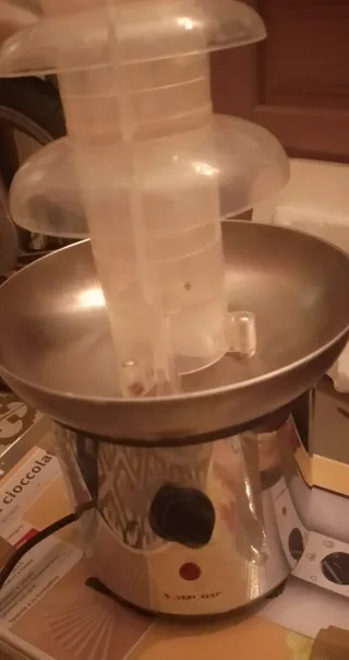 Se regala fuente de chocolate.