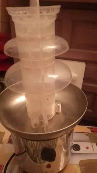 Se regala fuente de chocolate.