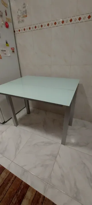 Mesa de cocina cristal y metal gris