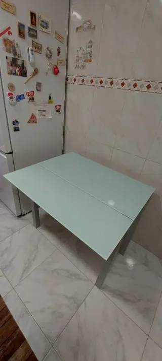 Mesa de cocina cristal y metal gris