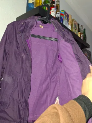 Chaquetón morado impermeable
