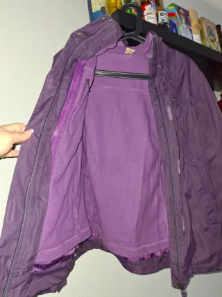Chaquetón morado impermeable