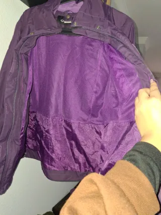 Chaquetón morado impermeable