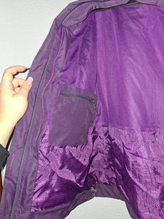 Chaquetón morado impermeable