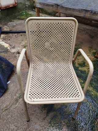 Antiguas butacas cine verano metal beige