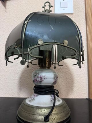 Lamparita antigua floral conservada