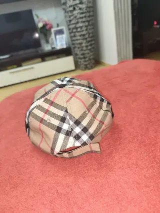 Gorra Burberry Beige y Negra