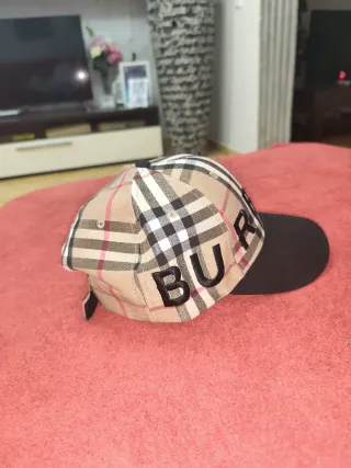 Gorra Burberry Beige y Negra