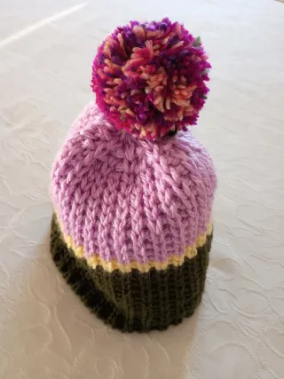Gorro de lana tejido con pompón