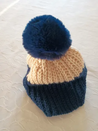 Gorro de lana tejido con pompón