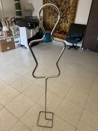 Perchero figura humana metal