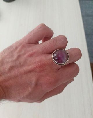 Anillo con piedra rosa y plata