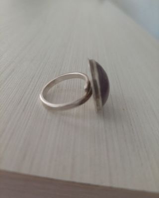 Anillo con piedra rosa y plata