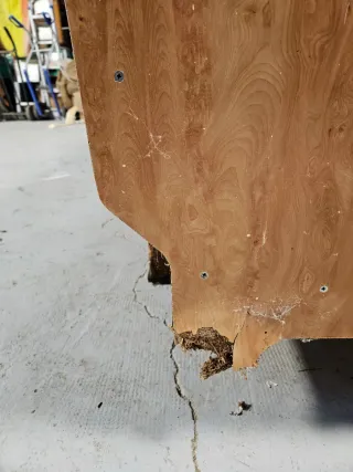 Mueble comercial cristal curvo madera