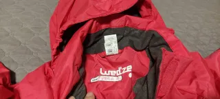 Mono de nieve rojo y blanco. 12 años