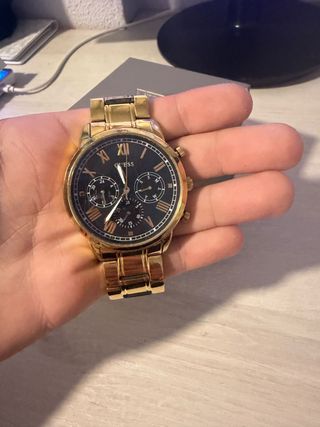 RELOJ GUESS DORADO