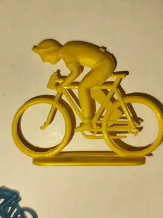 Ciclistas Montaplex y Sotorres