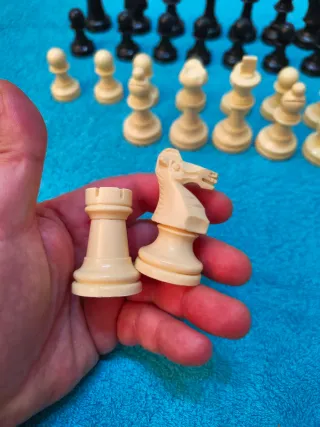 Piezas de ajedrez de plástico Staunton 4.