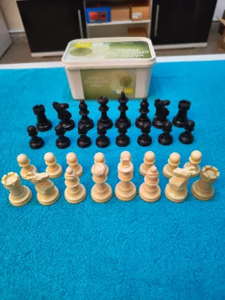 Piezas de ajedrez de plástico Staunton 4.