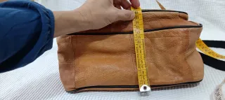 Borsetta postina in pelle Gap.