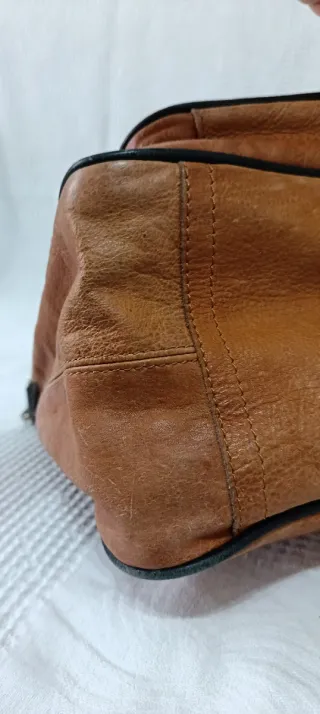 Borsetta postina in pelle Gap.