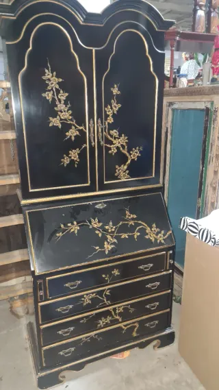 Buro Chino Negro con Flores Doradas Años 50