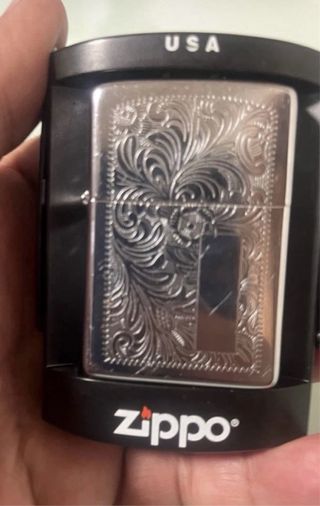 Zippo 1976 plateado grabado. /// ///