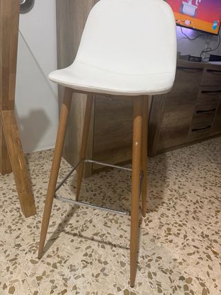 Taburetes Jysk blancos