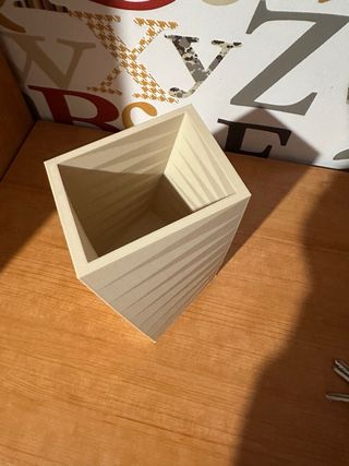 Vaso Cedrick geometrico moderno in PLA 3D