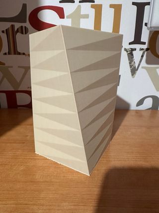 Vaso Cedrick geometrico moderno in PLA 3D