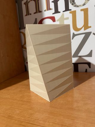 Vaso Cedrick geometrico moderno in PLA 3D