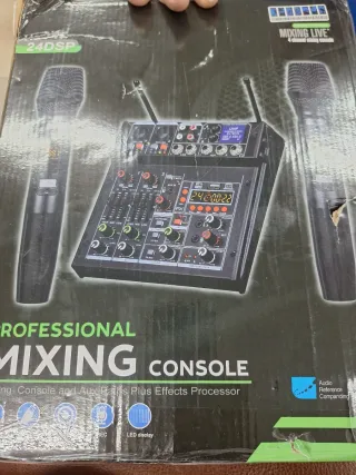 Mesa de mezclas 24DSP con micrófonos