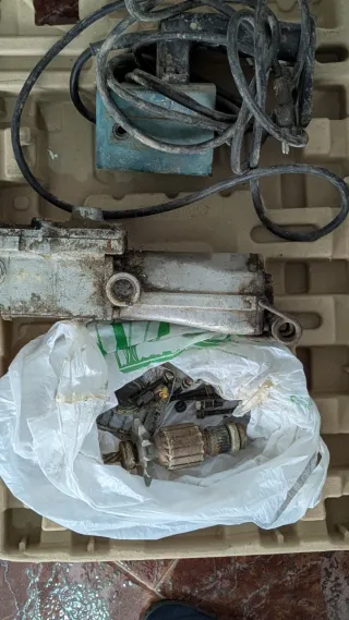 Martello demolitore Makita 8035NB da riparare