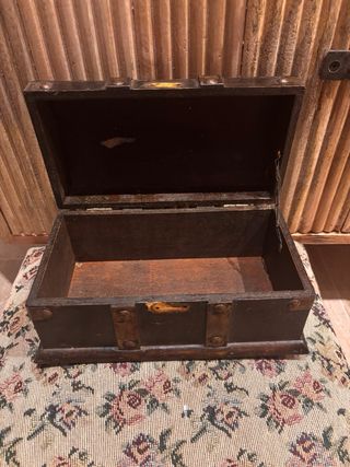 Baúl decorativo madera y metal