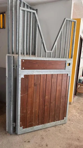 Puertas para boxes de caballos con rejas
