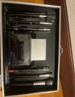 Maletín de maquillaje plateado