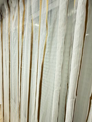 Cortinas elegantes doradas y blancas 240x150