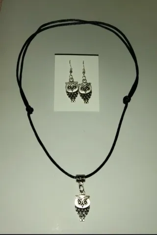 Conjunto collar y pendientes búho