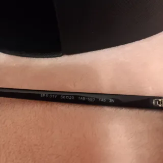 Gafas de sol Prada con funda